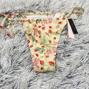 VS Brazilian style string bottoms size large. NWT